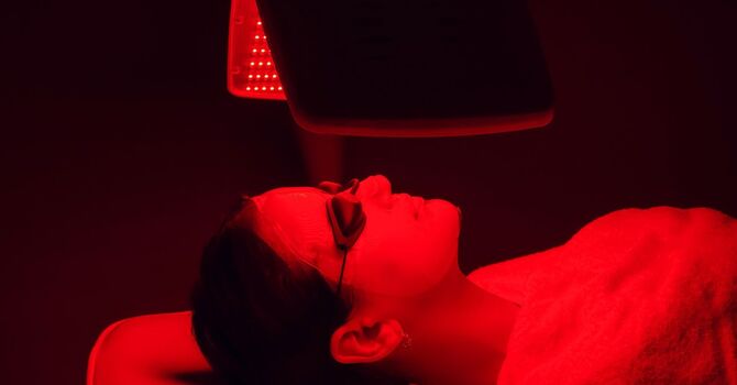How Red Light Therapy Helps With Chronic Pain and Injuries